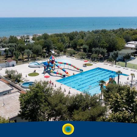 Club Del Sole Stork Family Collection Hotel Джулианова Екстериор снимка