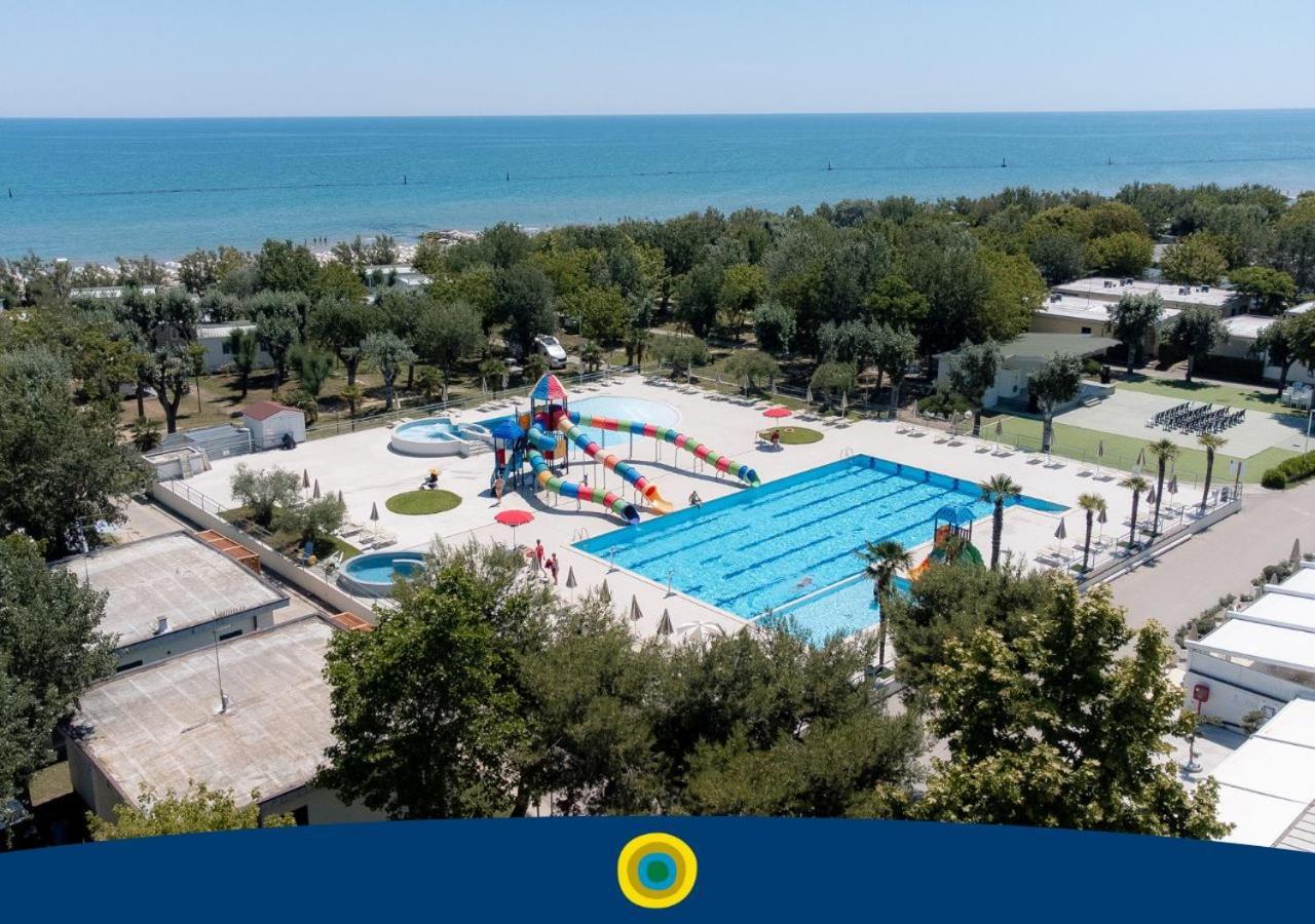 Club Del Sole Stork Family Collection Hotel Джулианова Екстериор снимка
