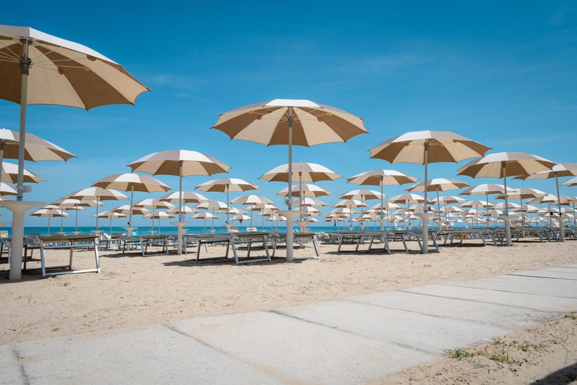 Club Del Sole Stork Family Collection Hotel Джулианова Екстериор снимка
