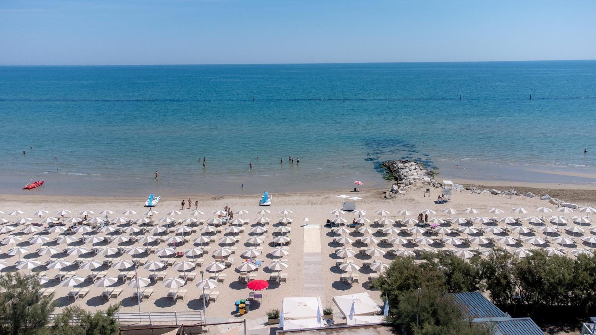 Club Del Sole Stork Family Collection Hotel Джулианова Екстериор снимка