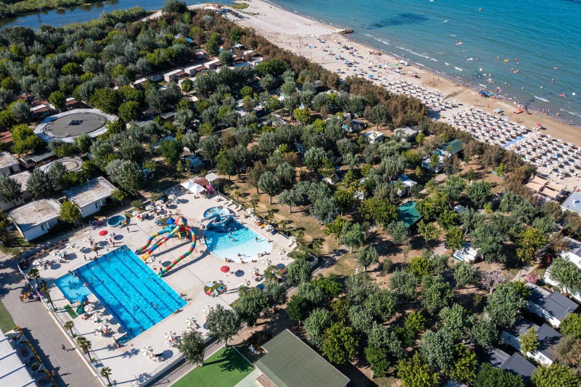 Club Del Sole Stork Family Collection Hotel Джулианова Екстериор снимка