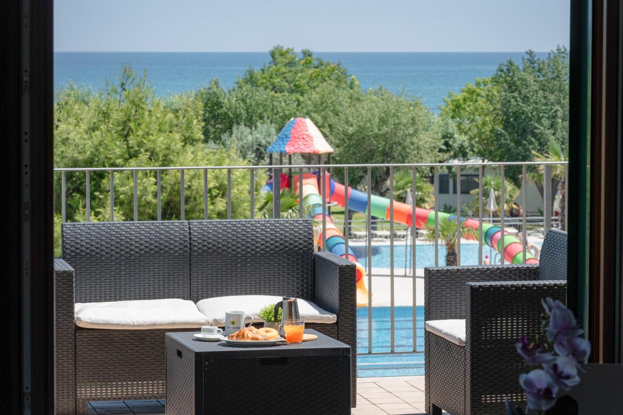 Club Del Sole Stork Family Collection Hotel Джулианова Екстериор снимка